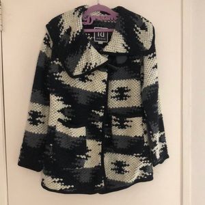 Girls Cozy Knit sweater/jacket! button front! 2 pockets! black ivory grey! Med.